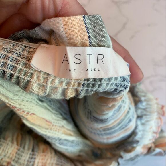 ASTR Twiggy Striped Smocked Crop Tank Top | Medium - Picture 4 of 8